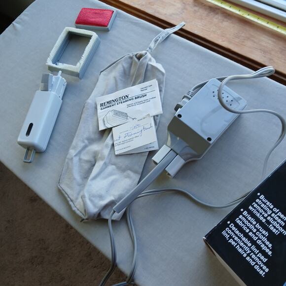 Remington Garment Steaming Brush handheld VTG wrinkle lint remover travel size - Picture 4 of 17